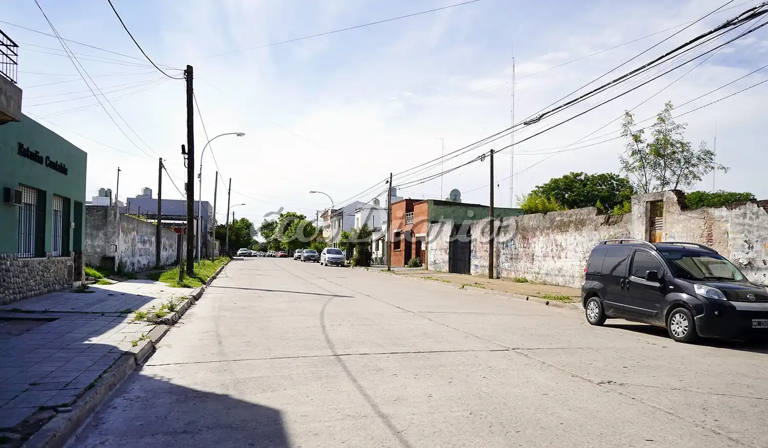 Calle 69 entre 58 y 60. Una de las tantas cuadras de la ciudad sin árboles
