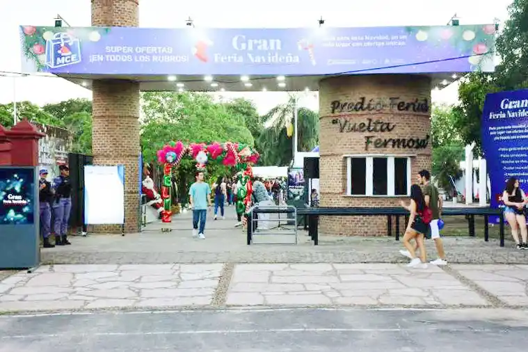 Ochenta emprendedores participaron de 
la gran Feria Navideña en la costanera