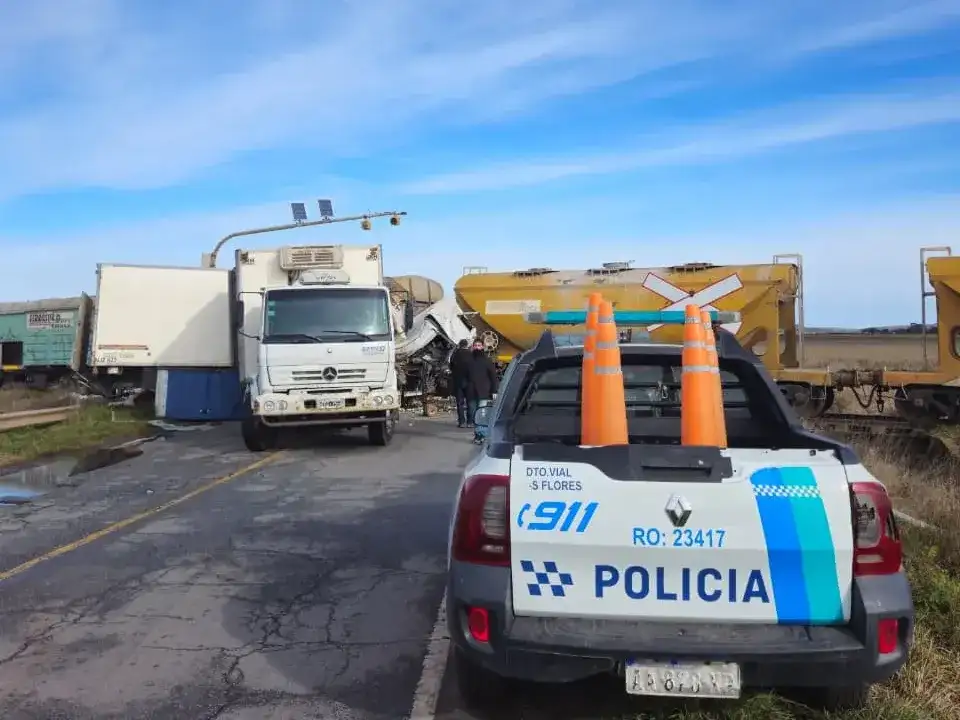 choque camion tren 23 06 26 - 1