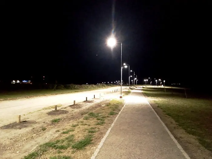 Se habilitó la iluminación del paseo del arroyo Los Huesos
