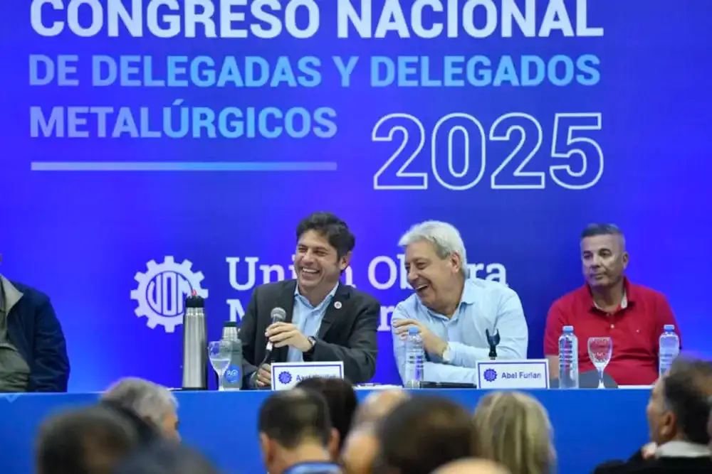 Axel Kicillof, junto a Furlán, en la localidad de Mar del Plata. (Prensa Gobernación)