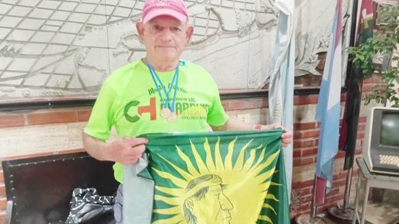 José María Legarreta se destacó en torneo de natación en Temperley