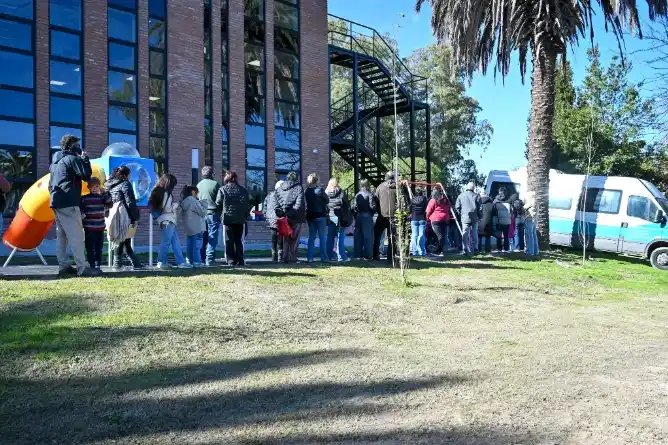 El intendente Javier Gastón recibió a la subsecretaria provincial Ayelén Borda en el marco de la jornada organizada junto al Registro Provincial de las Personas en la Casa de la Provincia.