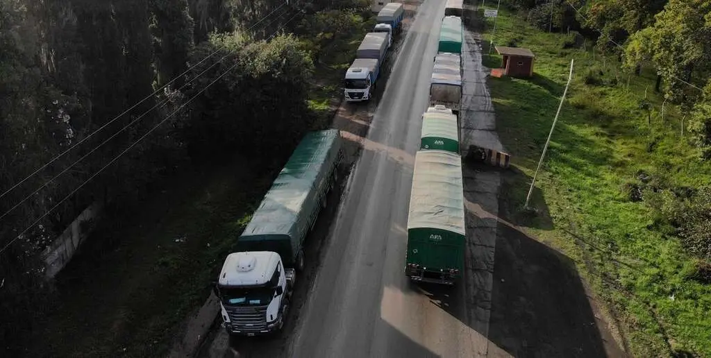 Suponiendo una distancia de 180 km al Gran Rosario, los costos de transportar los granos desde esta región a los puertos y plantas del Up-River habrían representado un 11% para el maíz y 7% para la soja.