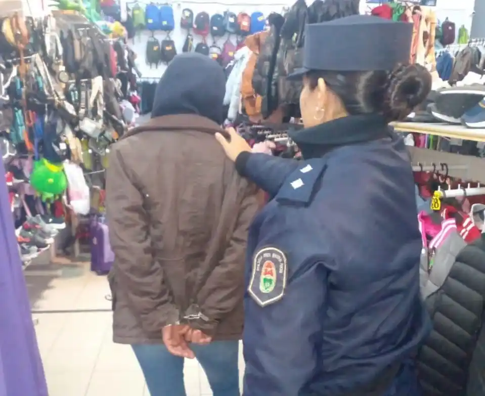 Detuvieron a una conocida delincuente en pleno centro de Gualeguaychú