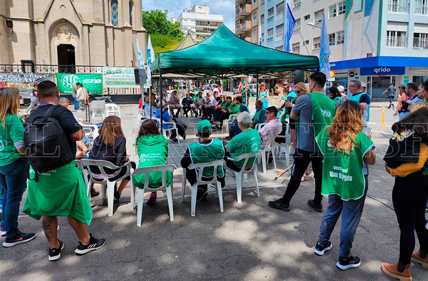 Concentración de gremios estatales y universitarios: "El salario no es una ganancia"