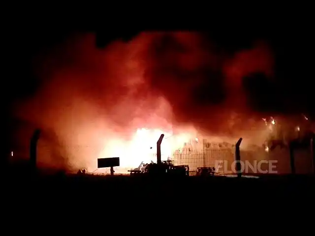 Incendio en una distribuidora de Paraná