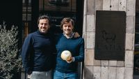 Historias: los hermanos tandilenses que tienen una de las más destacadas parrillas argentinas en Madrid