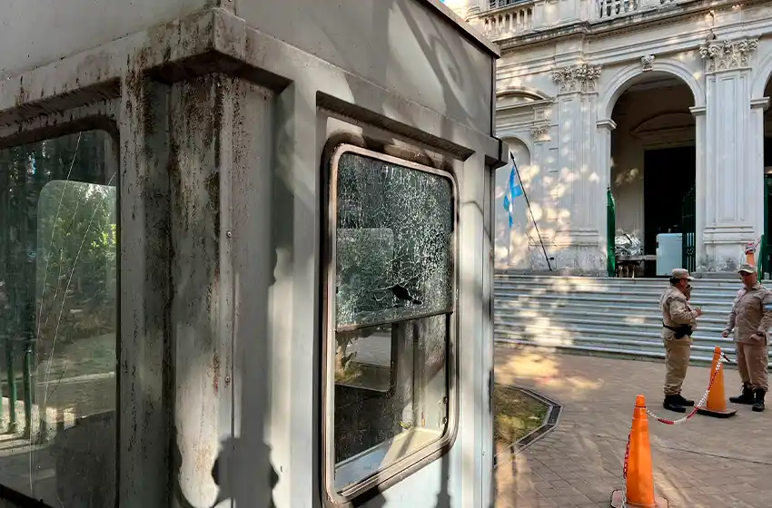 Quedó detenido el sospechoso de balear el edificio de la Justicia federal, investigado por su vínculo con René Ungaro