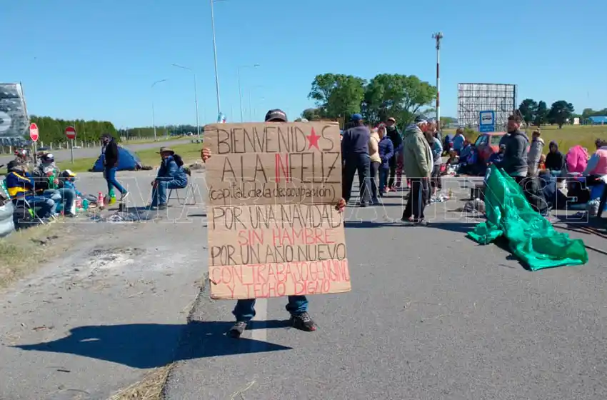 La temporada de verano en la Provincia comenzó con un corte total y acampe en Ruta 2 a la altura de Mar del Plata