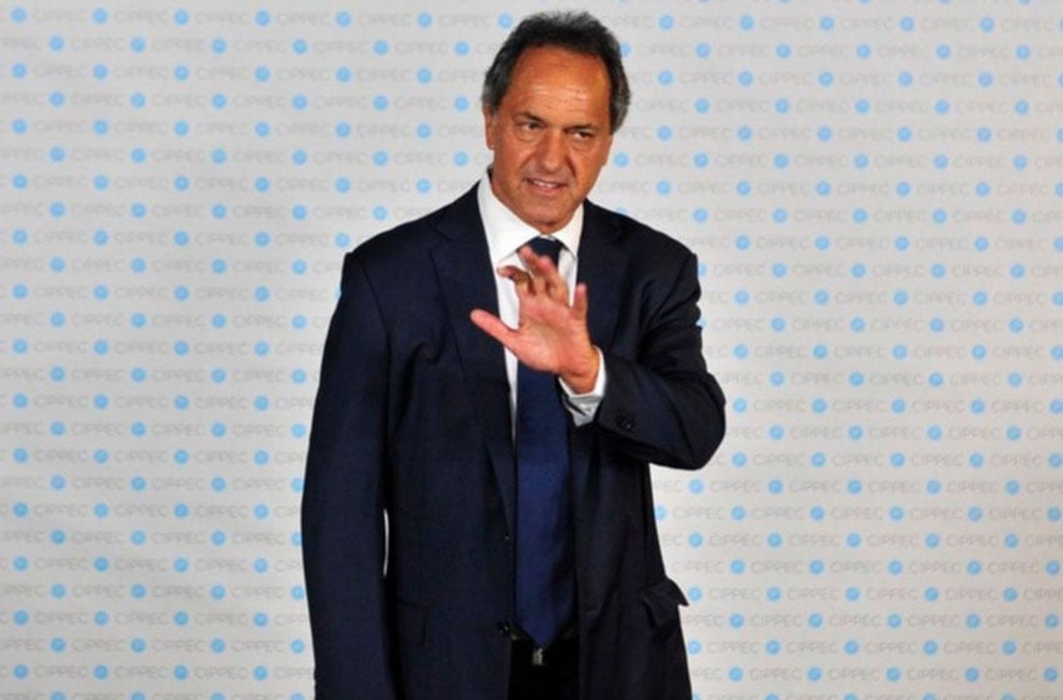 Scioli se bajó de la precandidatura