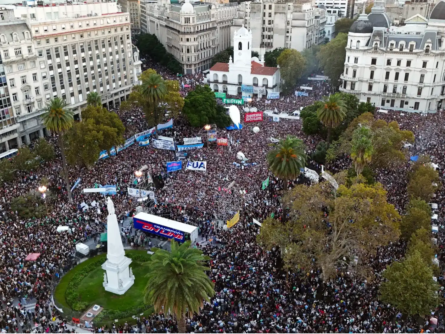 Tras la masiva convocatoria de la comunidad universitaria, la Corte Suprema rechazó el planteo de Nación.