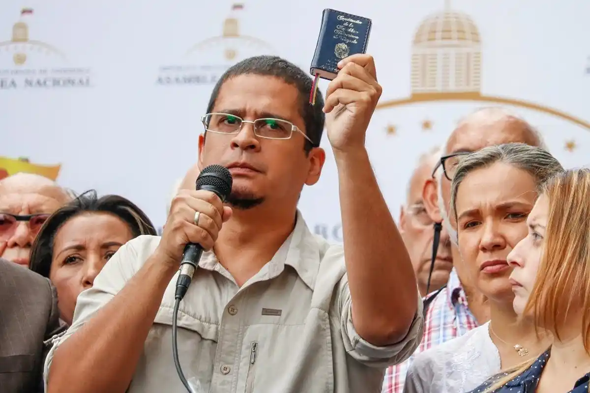 Esposa de Nicmer Evans denuncia que no sabe de su paradero hace 48 horas