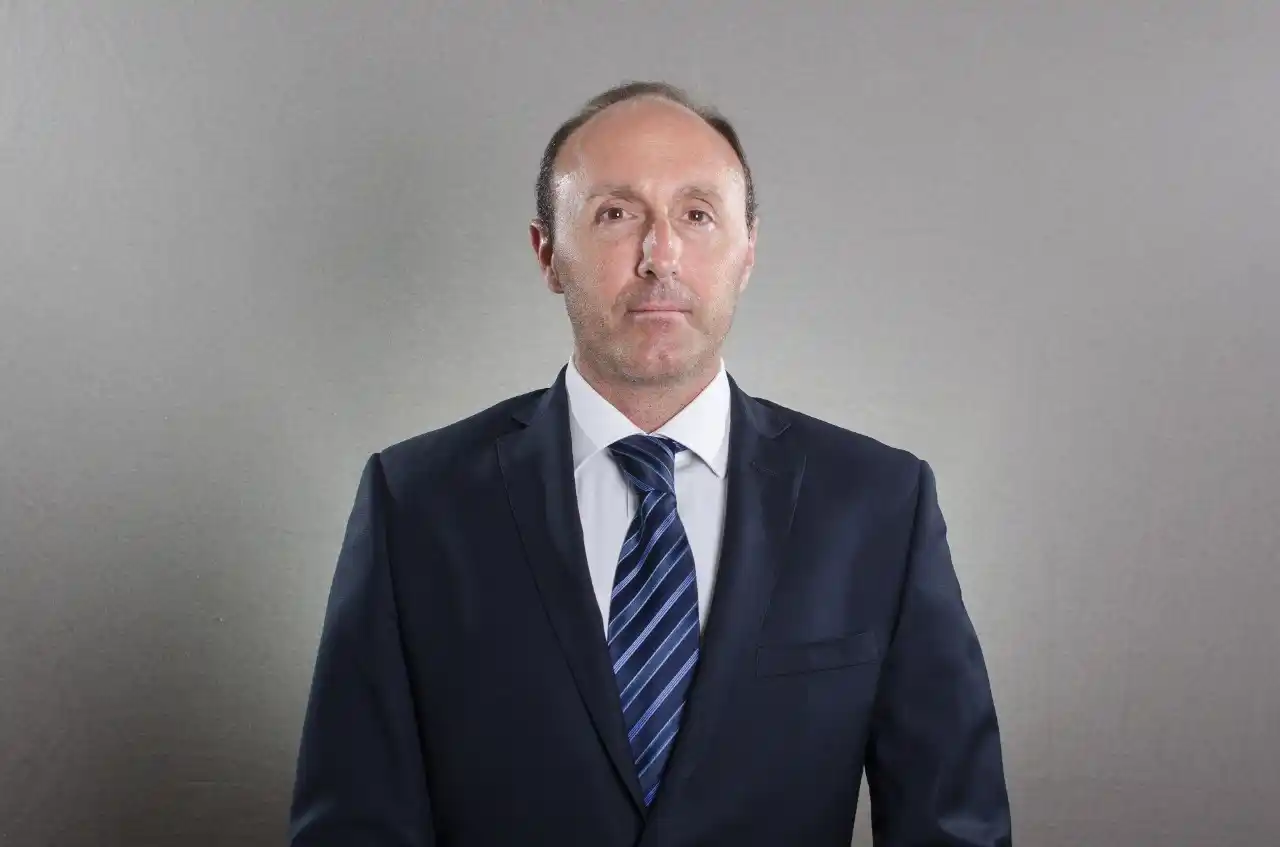 Un juez autorizó a quitarse las mamas a joven trans de 16 años en San Juan