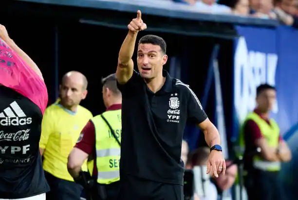 Scaloni define nombra para los amistosos.