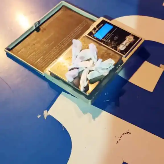 Detienen a un hombre por tenencia de cocaína tras amenazar a efectivos policiales