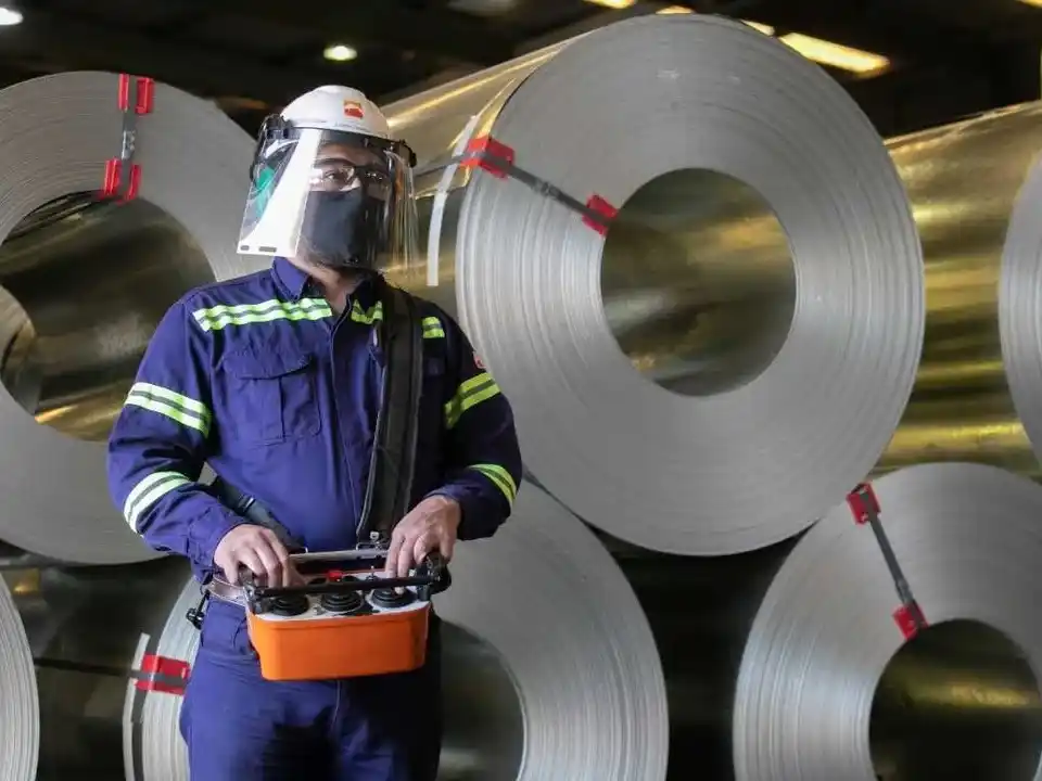 La producción de acero subió respeto a enero.