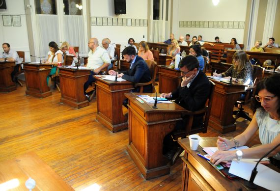 El lunghismo consiguió los votos para aprobar hoy el Presupuesto con una suba de tasas del 90 por ciento