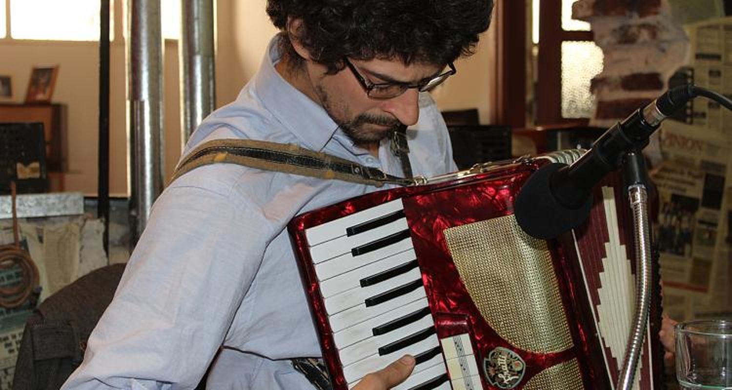 La escuela de música Caacupé que alentaba el Papa Francisco
