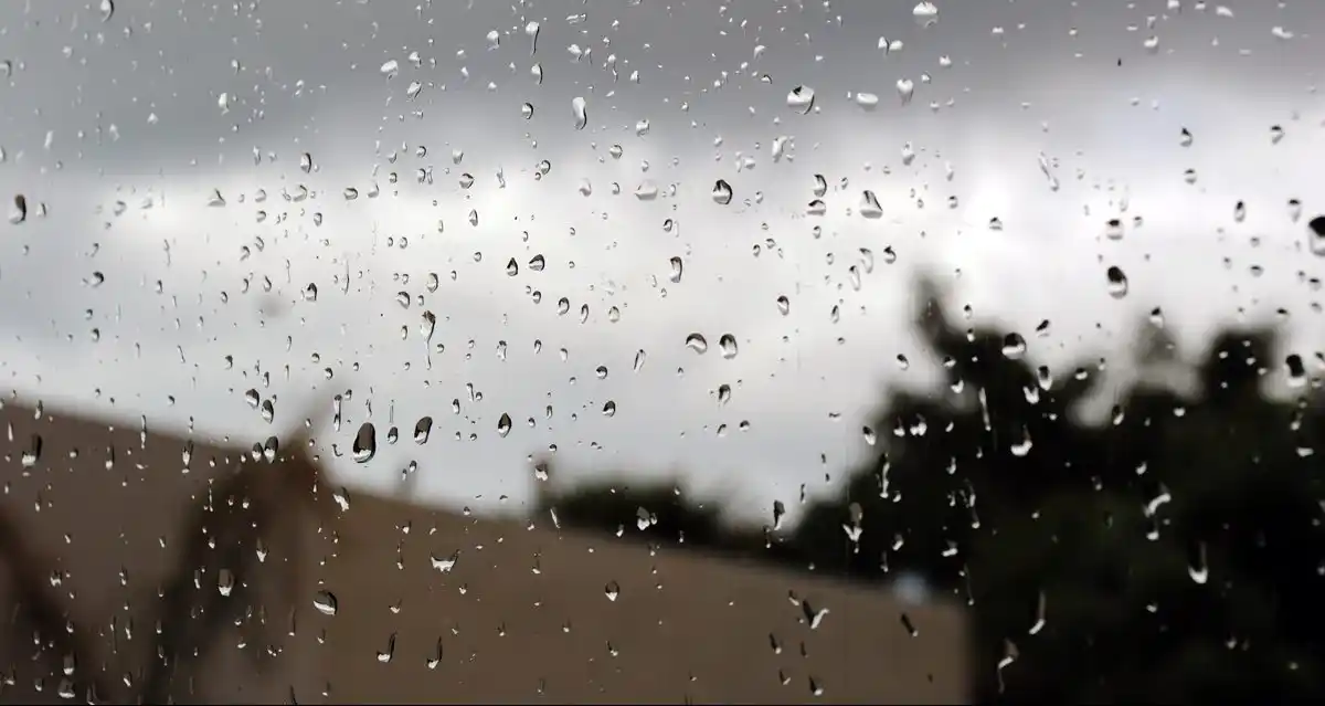 Clima: lunes con cielo cubierto y lluvia