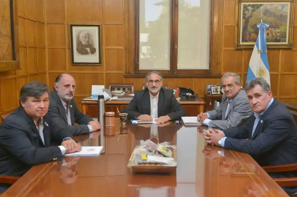 El Gobierno confirmó que aumentará de 30 a 33% las retenciones a la soja