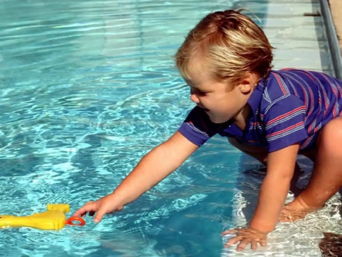 Juegos en el agua y al  aire libre: cómo evitar  accidentes con los chicos