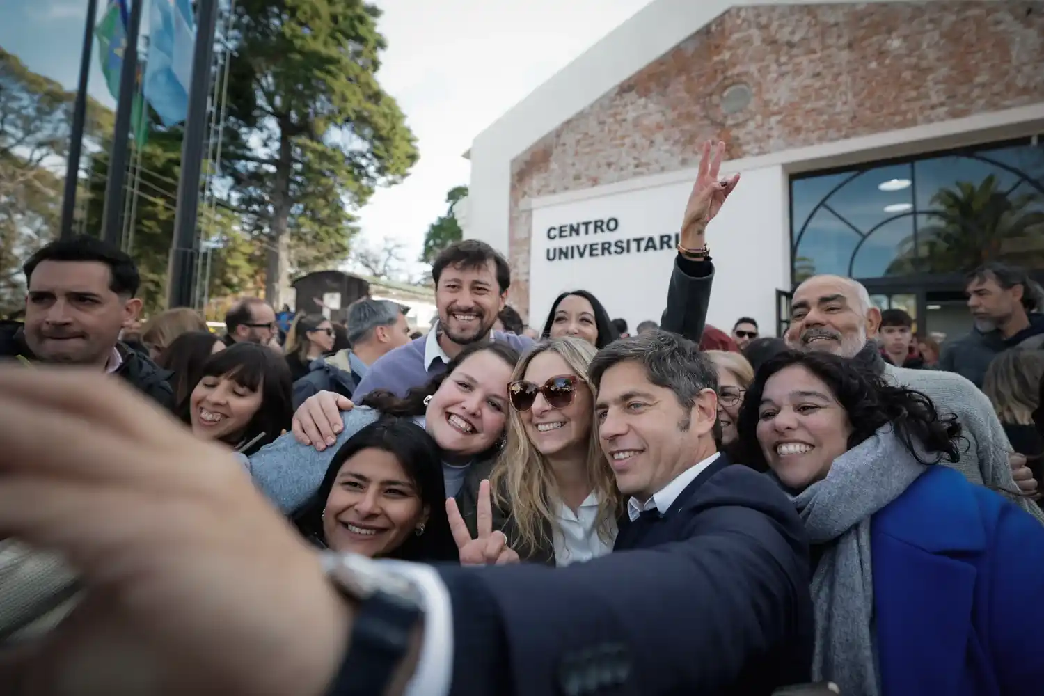Desde Belgrano, Kicillof le apuntó a Milei.