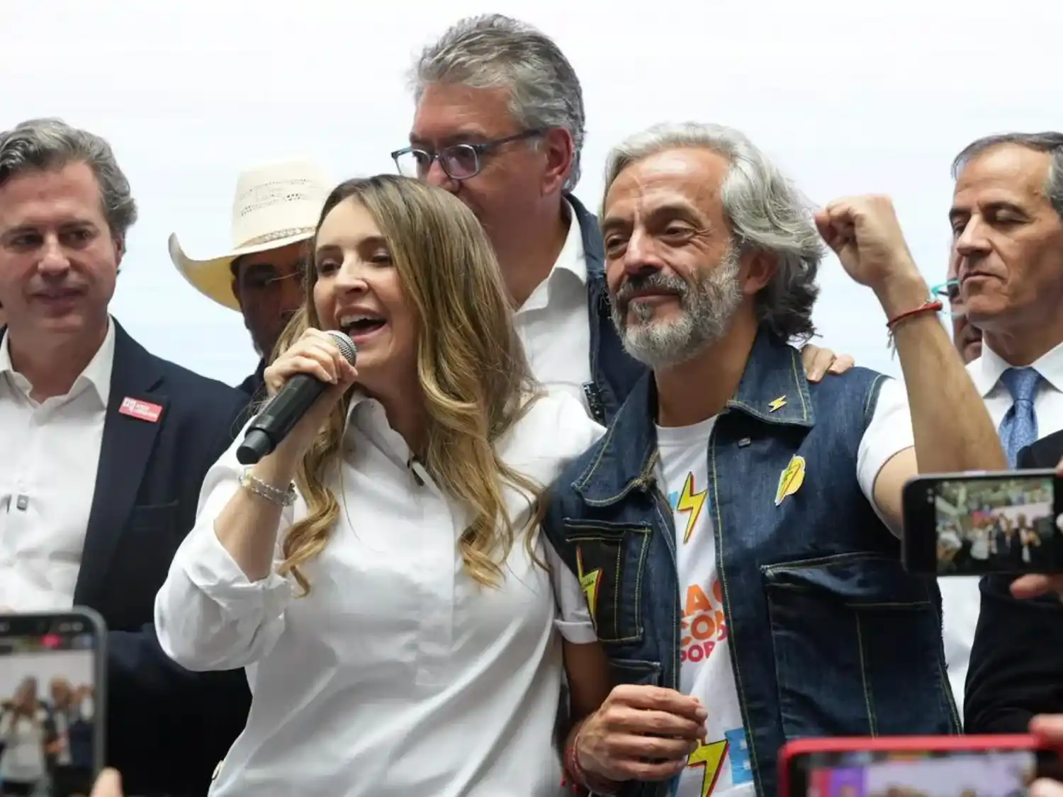 Paloma Valencia junto a su fórmula vicepresidencial, Juan Daniel Oviedo