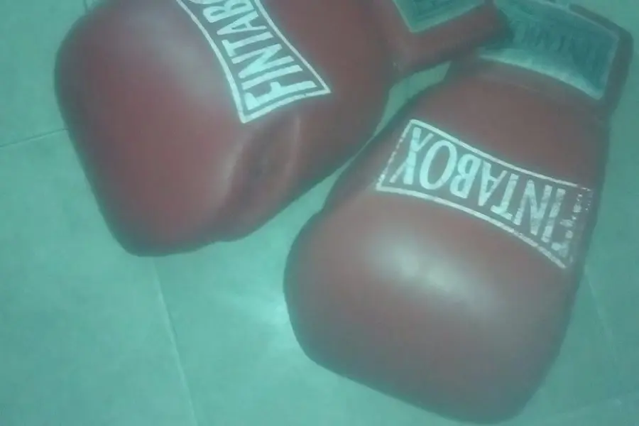 Un boxeador intentó matar a un policía que socorrió a una víctima de violencia de género: prisión preventiva.