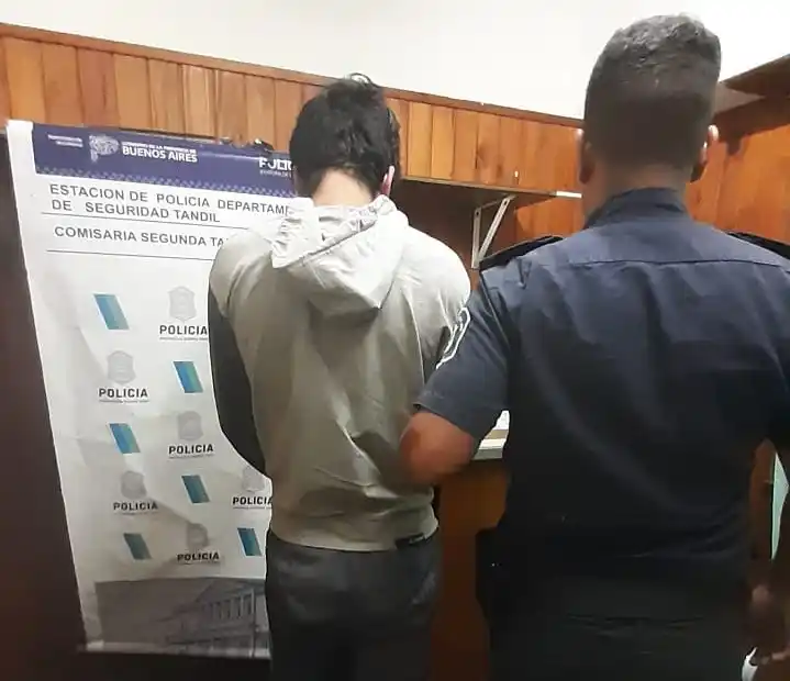 Allanaron tres domicilios y detuvieron a dos sujetos por robo