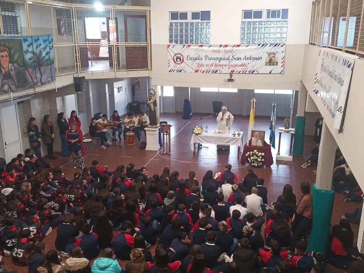 Las instituciones del Obispado permanecieron abiertas y todas celebraron misas pidiendo por el eterno descanso del sumo pontífice.