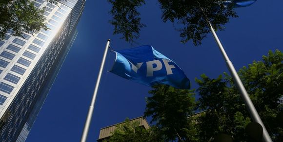 Argentina presentó dos escritos para suspender el fallo de Preska por YPF