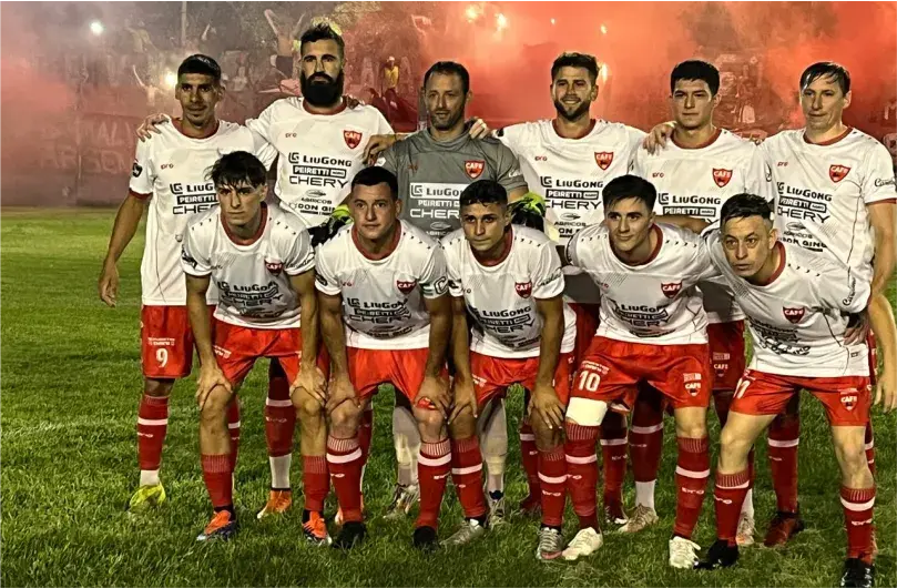En un partido entre líderes, Ferro recibe a las 21:30 a Unión de Sunchales. Foto: CAFE