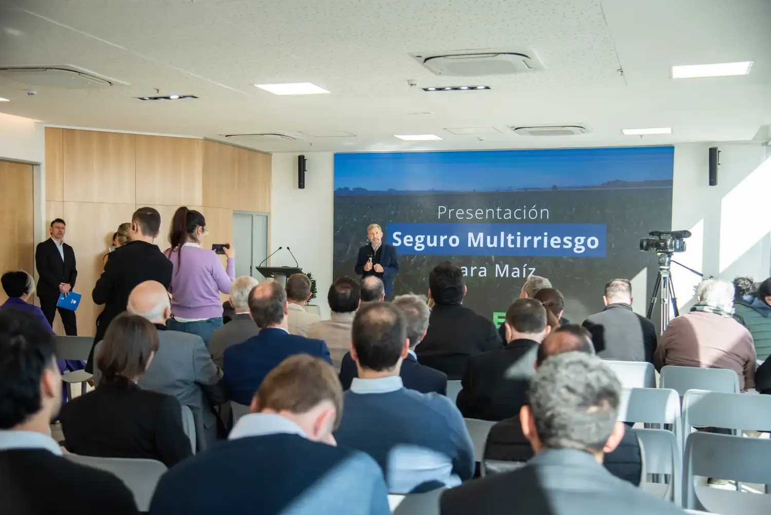 Frigerio presentó el seguro multirriesgo para Entre Ríos de maíz junto a las principales aseguradoras del país