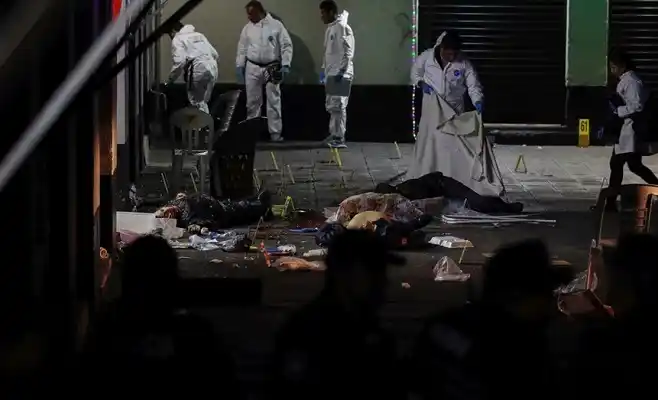 Un grupo de mariachis asesinó a 5 personas en una plaza de México