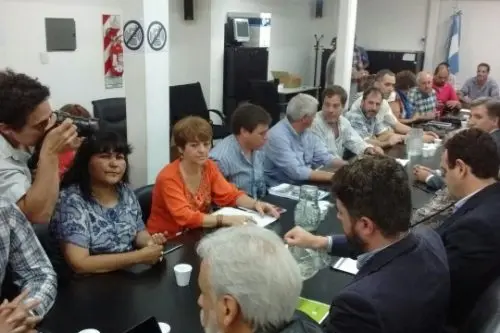 Plus «antiparo» tensiona negociación entre Gobierno y gremios docentes