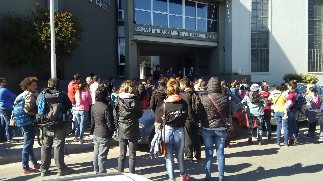 Organizaciones sociales se movilizaron a la Usina para pedir "tarifas más justas"