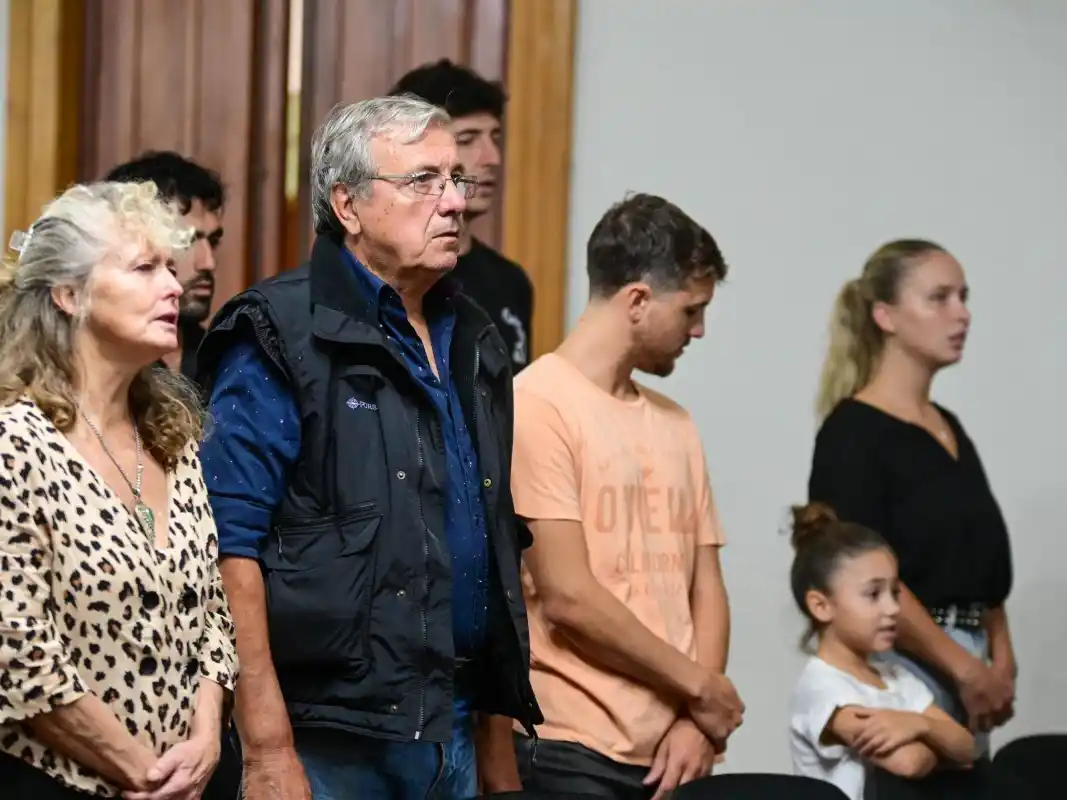La familia de Fiorovic estuvo presente en la sesión del Concejo Deliberante.