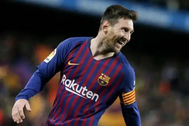 Tras estar varado por la niebla, Messi llegó a Buenos Aires
