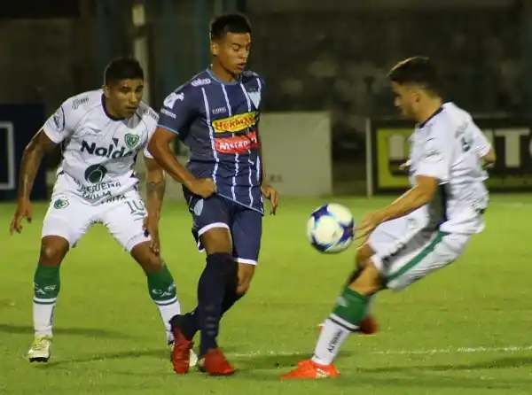 Juventud visita a Villa Dálmine buscando una buena cosecha