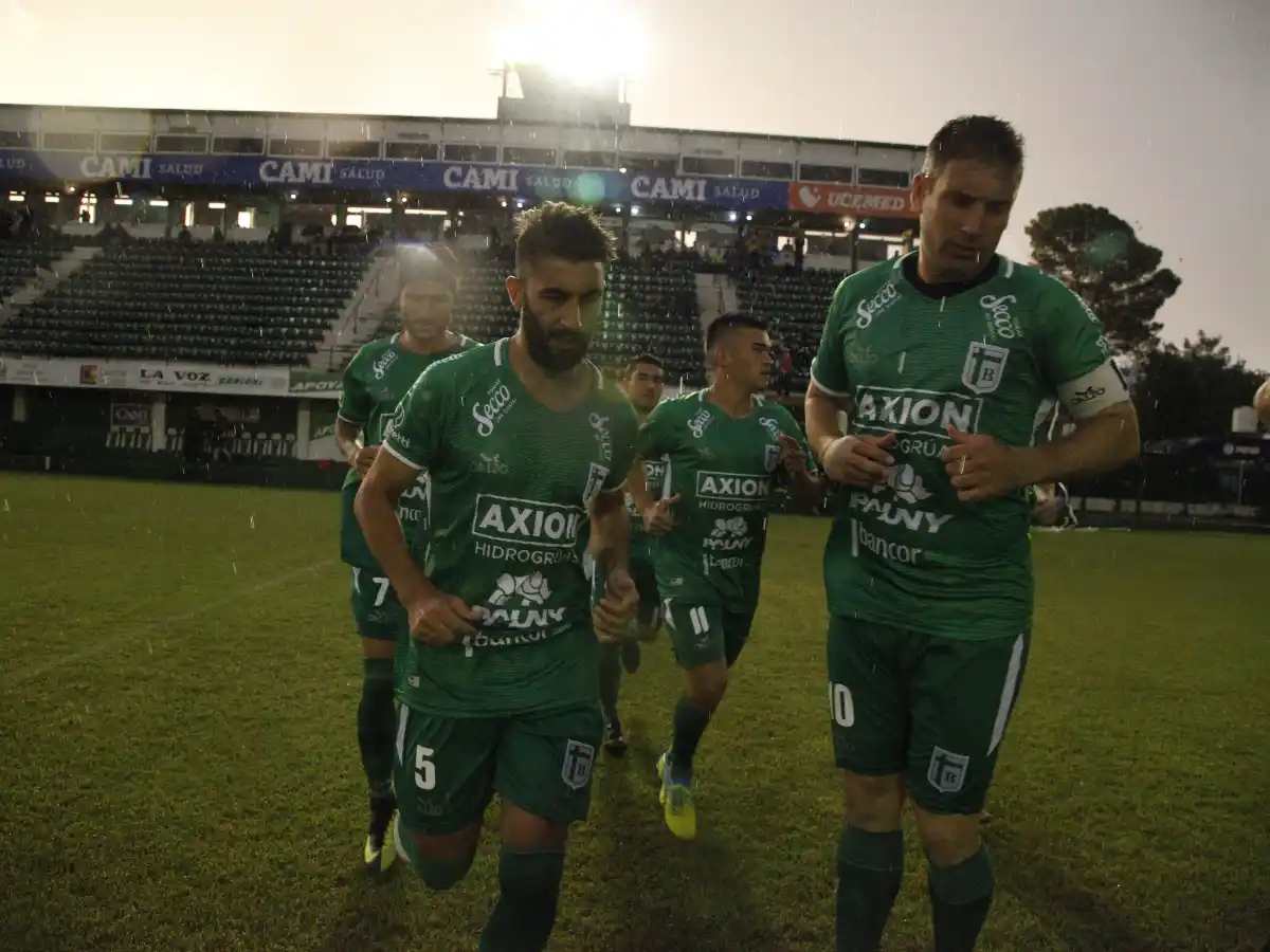 Debuta en casa