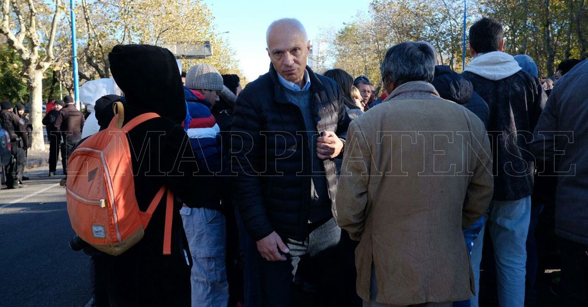 El Municipio retira a los manteros de Plaza Rocha