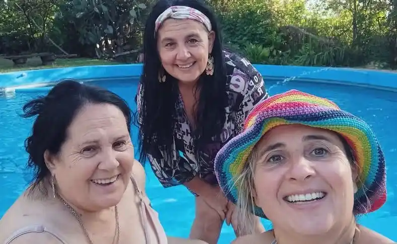 Chelita junto a su mamá y a su hermana Analía-