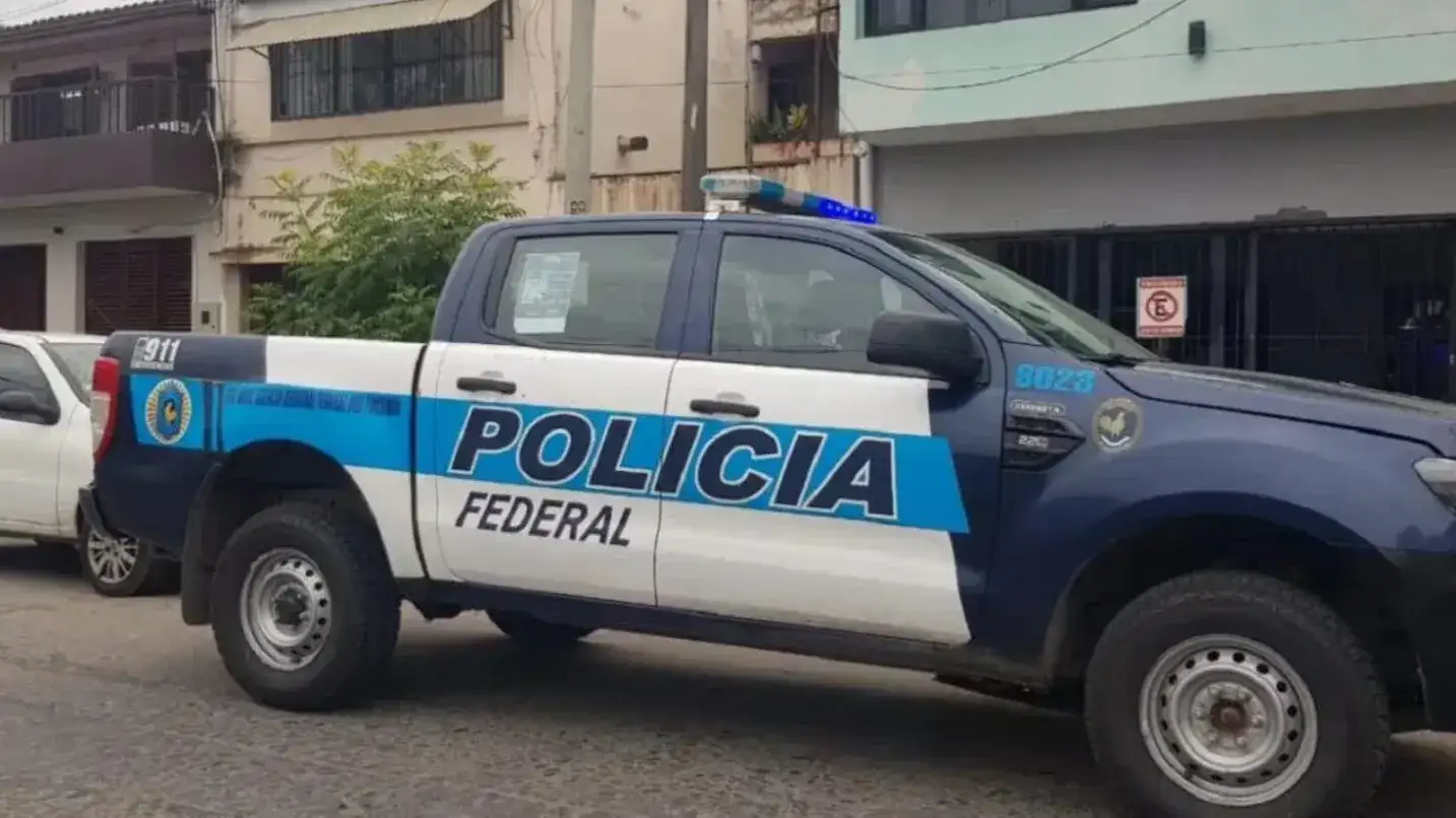 Detuvieron al jefe Antidrogas de la Policía Federal en Córdoba: lo acusan de robar US$1800, $2 millones y quedarse con dos perros. (Foto: La Gaceta).