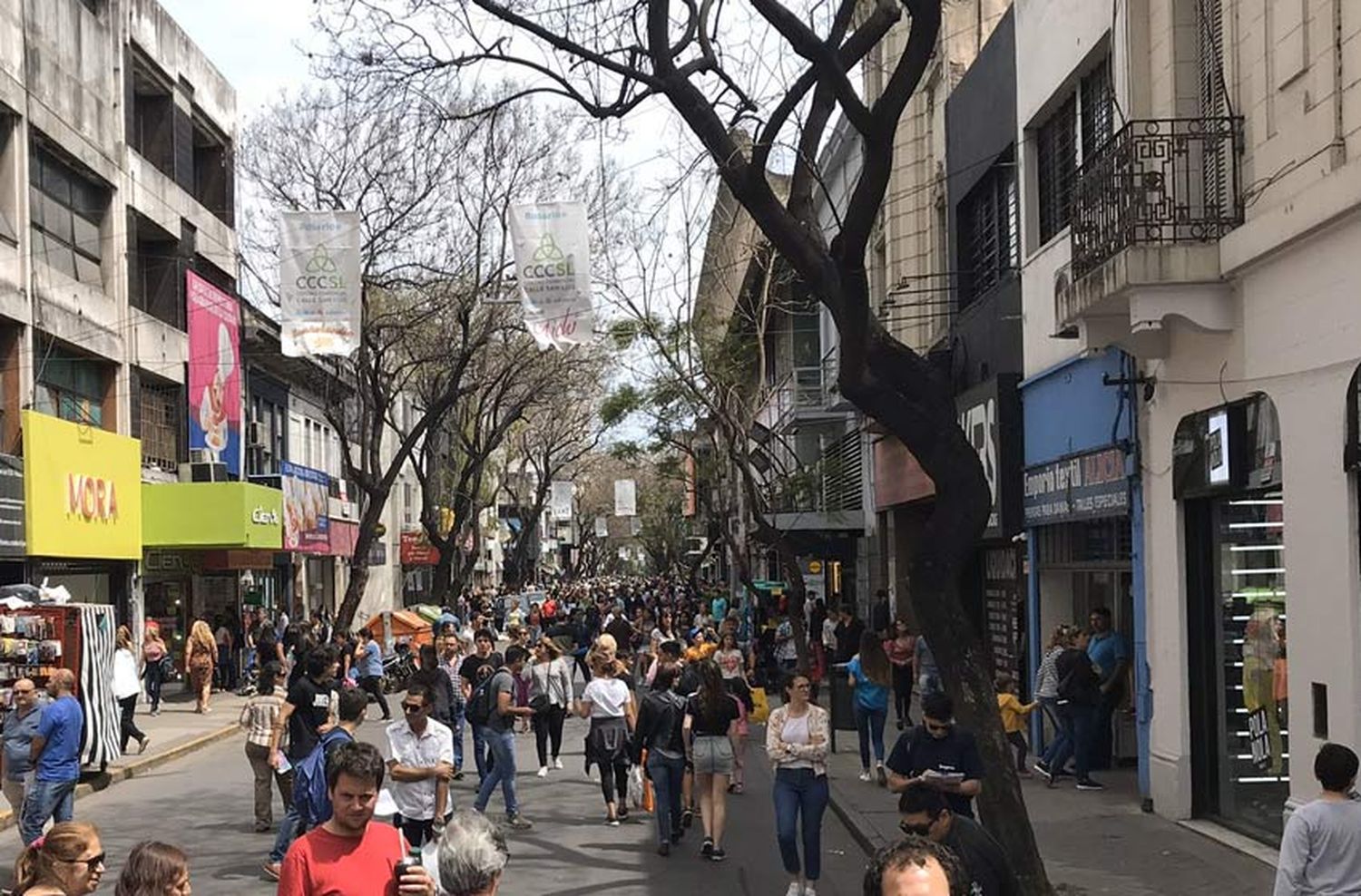 Comerciantes de calle San Luis celebraron el aumento en las ventas por el Día de la Madre