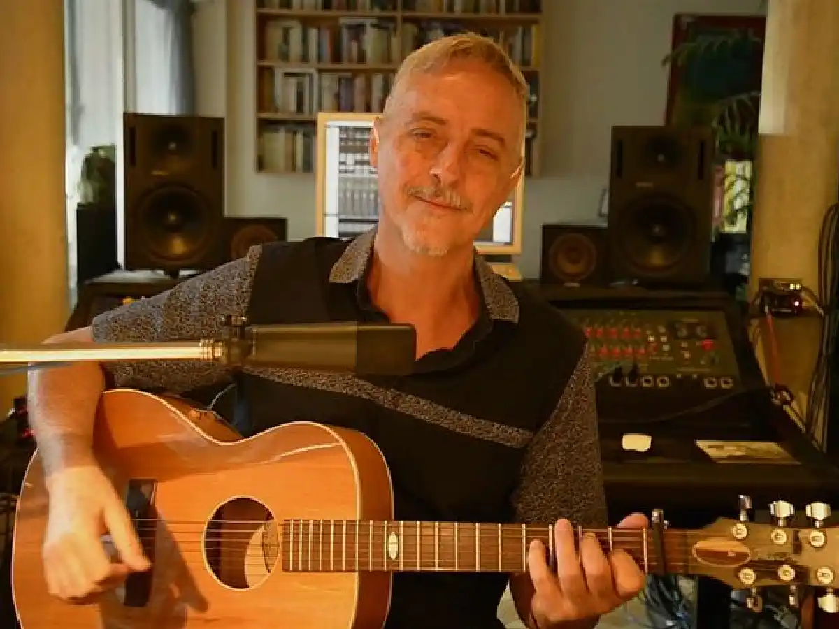 Denuncian al músico Pedro Aznar por su visita a Olivos