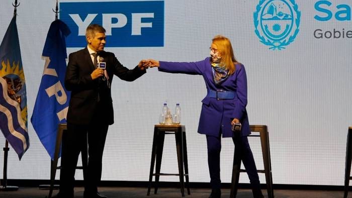 YPF y Santa Cruz firmarán un acuerdo para resolver la deuda de la petrolera con la provincia