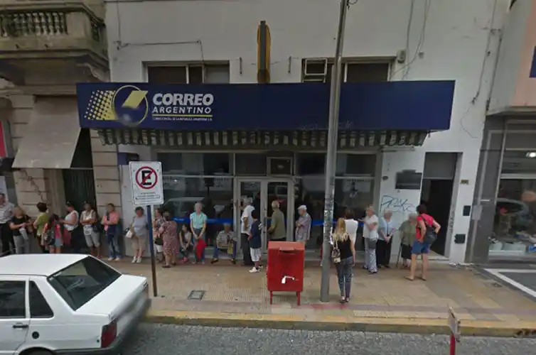 El Municipio evalúa restituir el espacio de  estacionamiento para el Correo Argentino