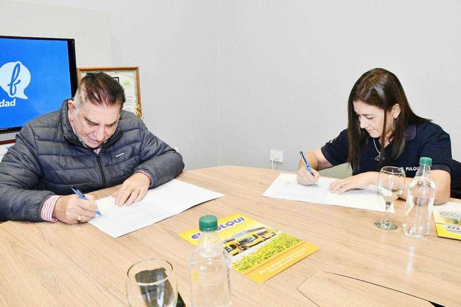 Jofré firmó convenio con la empresa 
El Pulqui que beneficiará a la familia municipal