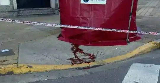 Buenos Aires: investigan la muerte de una mujer en la vía publica